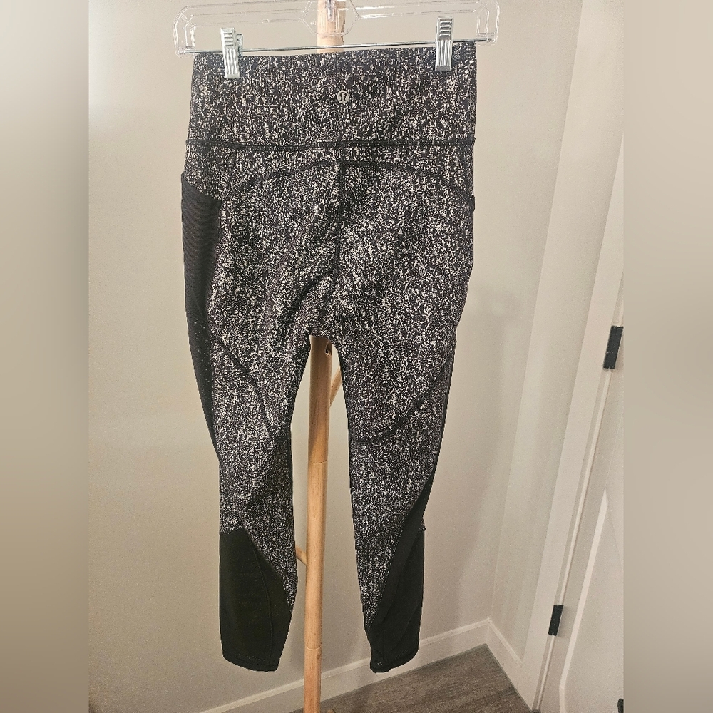 Lululemon Physic Tight 28", Size 8 - Picture 5 of 7